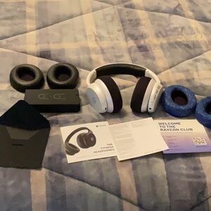 Raycon headphones